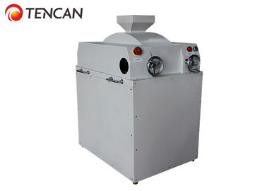 Συμπαγής διπλή μηχανή θραυστήρων σκονών ρόλων με τη ρύθμιση της λειτουργίας κοκκοποίησης παραγωγής